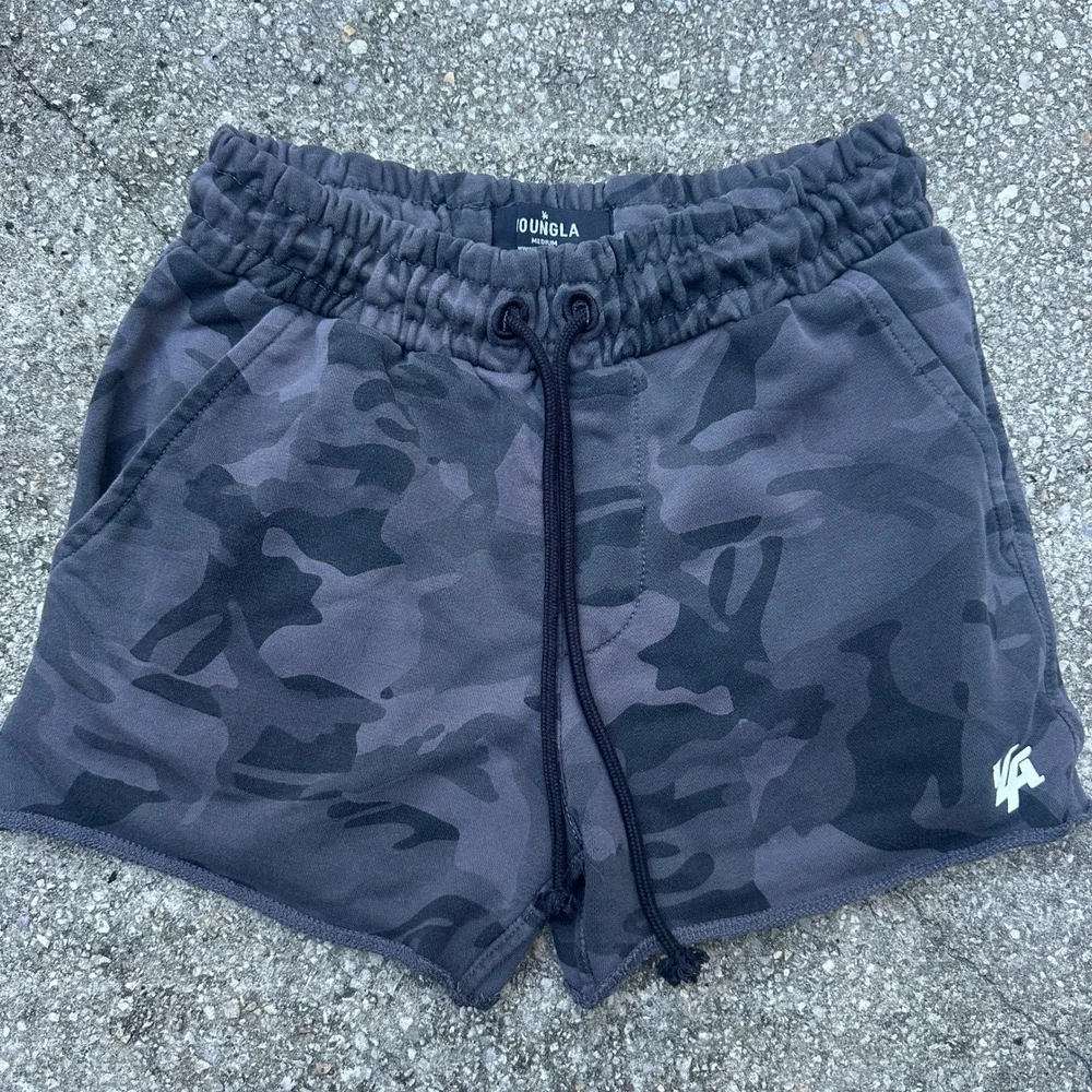 YoungLA Mens Camo Gym Shorts Charcoal Grey Raw Hem Athletic Bodybuilding Medium